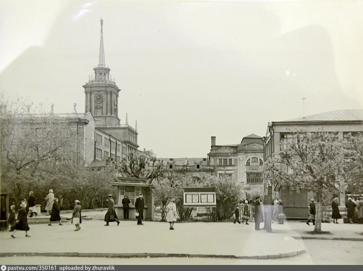 Городских советов в результате. Улицы Свердловска 1965. Свердловск 1924. Свердловск 20 век. Свердловск Пассаж Свердловск.