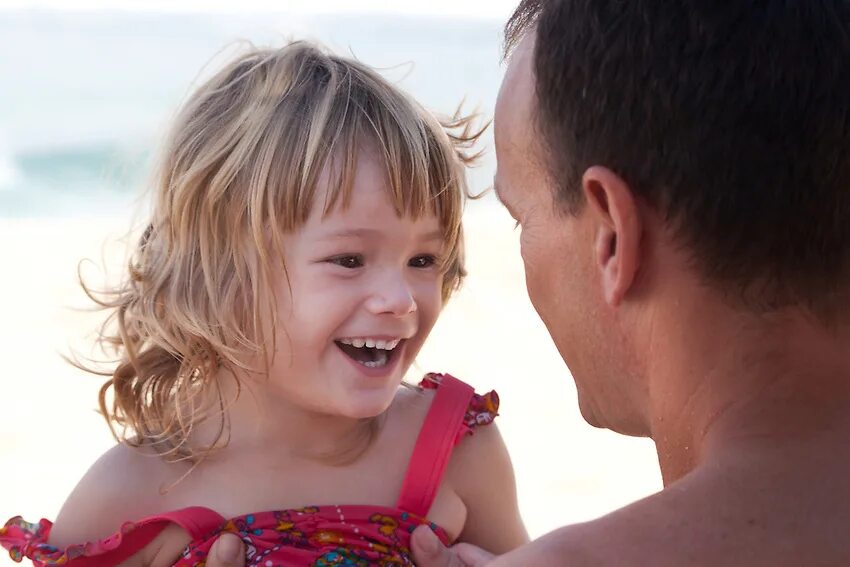папа с дочкой несовершеннолетней. девочка с папой кувыркалась девочка маленькая. соблазн отца. юные девочки с папами видео. трах папы и маленькой девочкой.