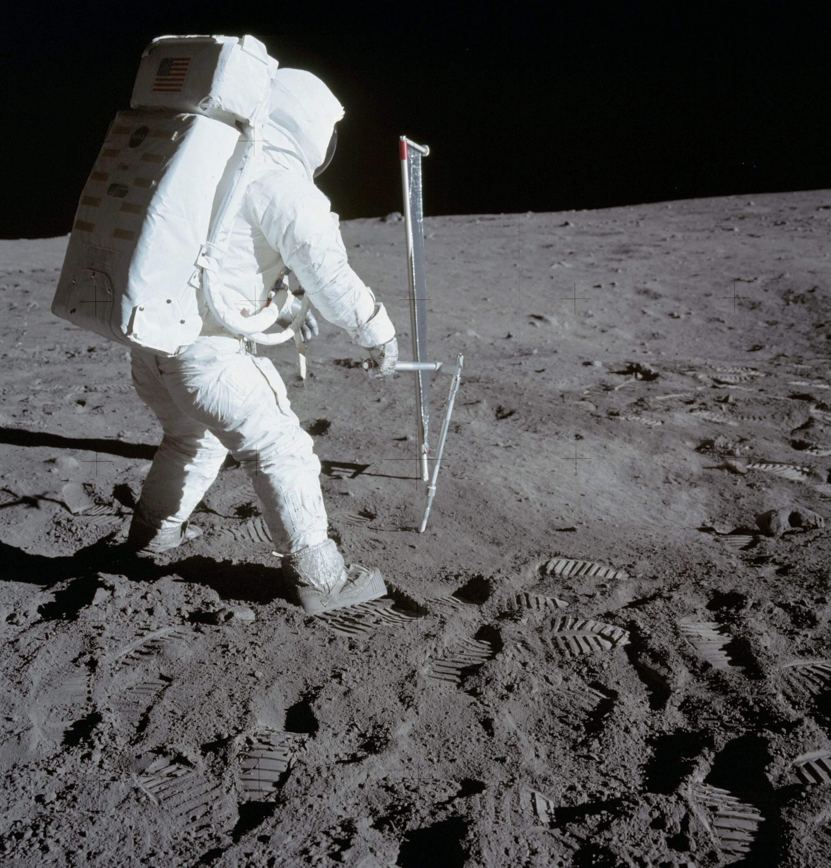 Первый человек высадился на луну. Аполлон 11. Апполо 11 на Луне.