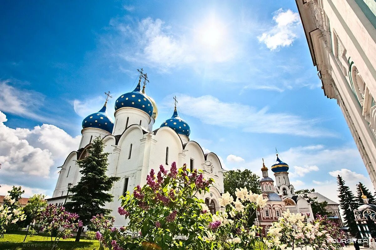 Монастырь святой троице сергиев. Троице-Сергиева Лавра Сергиев Посад. Троицкий монастырь Сергиев Посад. Сергиев Посад монастырь Сергия Радонежского. Троице-Сергиева Лавра весной.