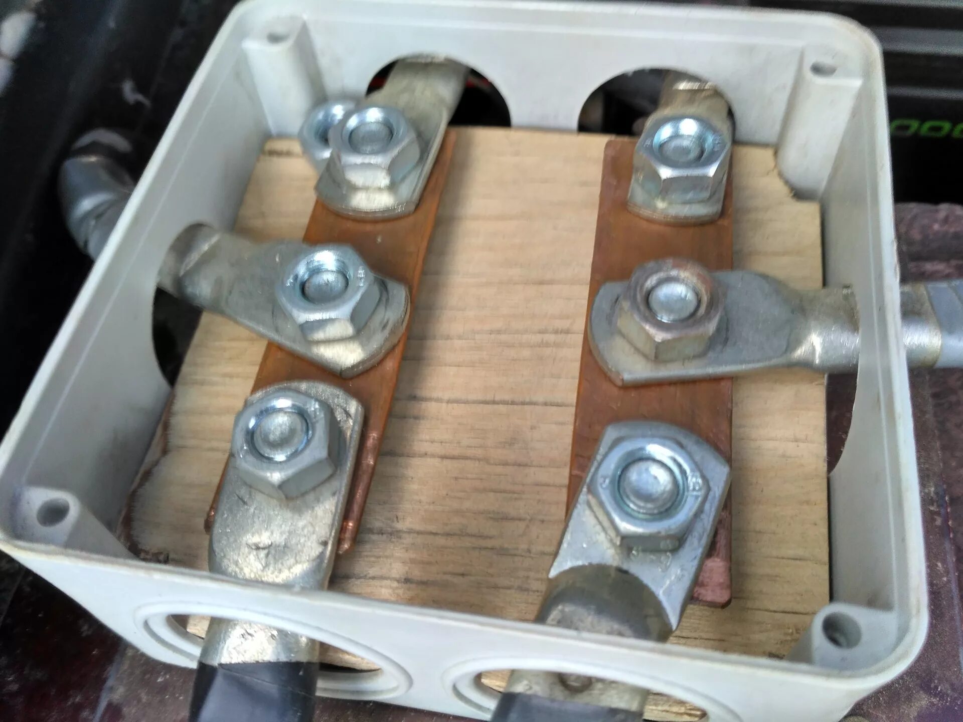 Размеры дистрибьюторов. Дистрибьютор питания автозвук. Размеры дистрибьюторов. Дистрибьютор автозвук. Дистрибьютор питания 400а.