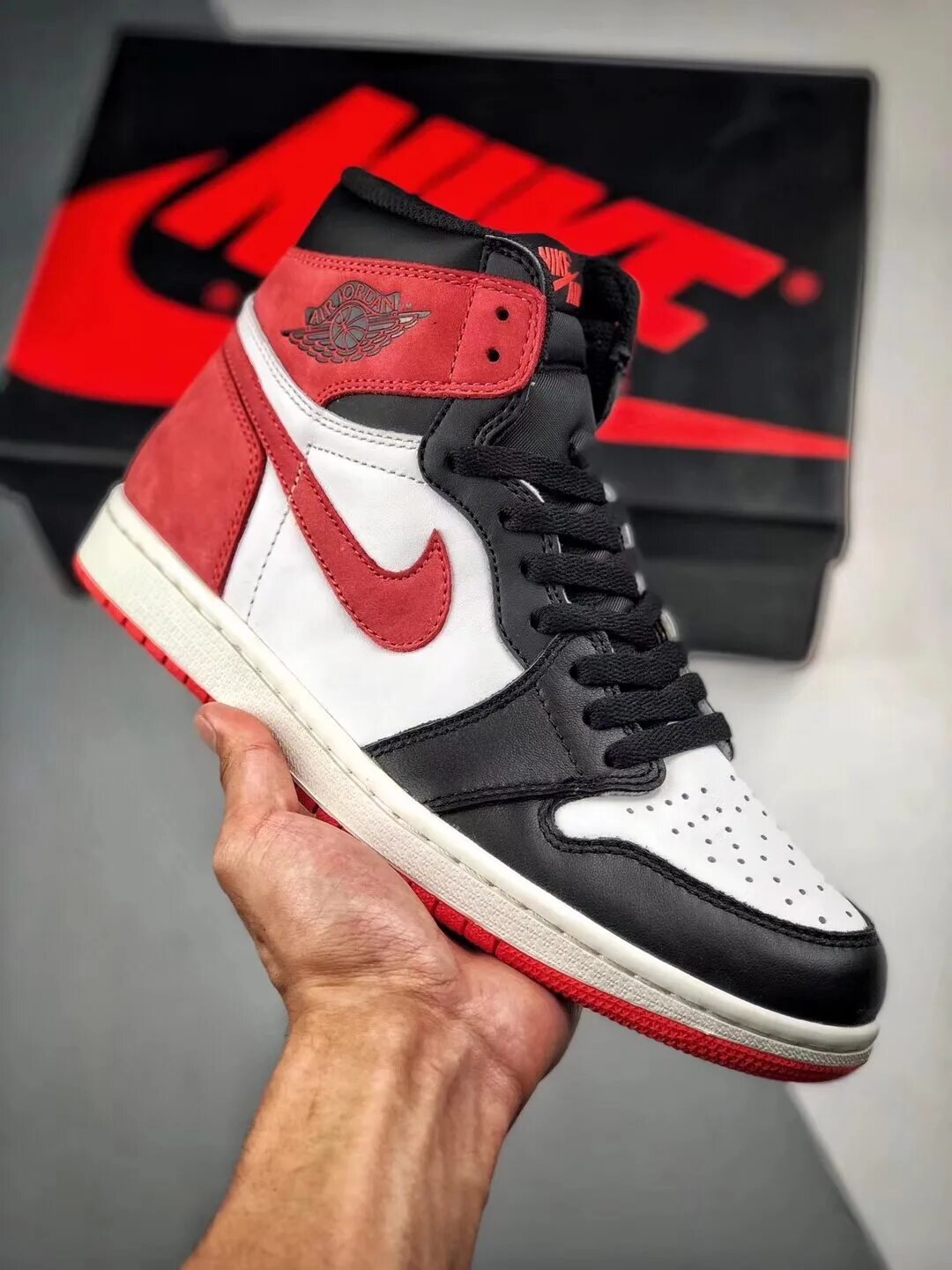 Джорданы 1 оригинал. Nike Air Jordan 1. Nike Air Jordan 1 Retro. Nike Air Jordan 1 Red. Nike Air Jordan 1 Retro High.