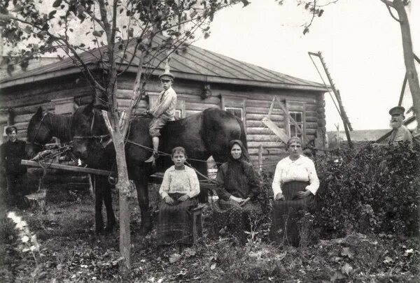 Жизнь в деревне 1930 годы. Раскулачивание в Башкирии в 30-е годы. Ясная Поляна Мордовия, председатель колхоза Попов. Раскулаченные крестьяне Курская.