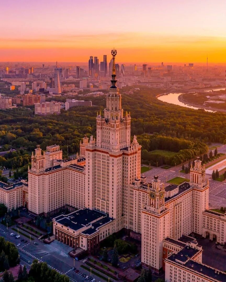 Сталинские высотки МГУ. Москва высотка МГУ. Сталинки МГУ. Здание МГУ В Москве. Высотками в москве называют