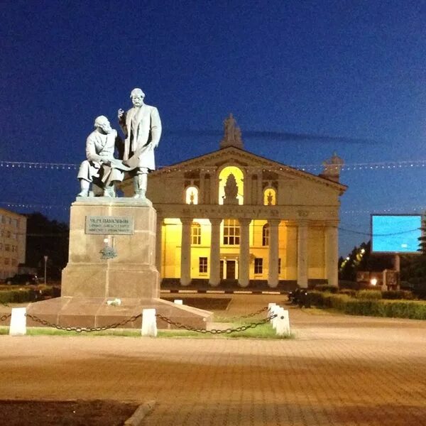 Театральный бульвар нижний тагил. Три площади нижнего тагила. Театральный сквер нижний тагил. Драматический театр нижний тагил. Театральный сквер нижний тагил.