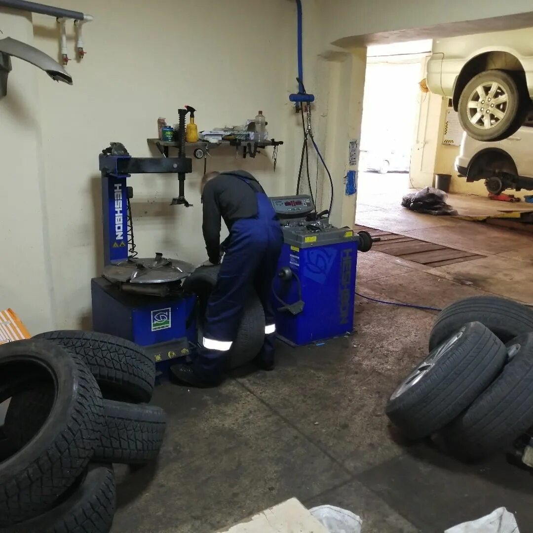 Партизанское шиномонтаж. Павильон под шиномонтаж 5х9. Шиномонтаж ермолино. Шиномонтаж 24 часа. Вывеска автосервис шиномонтаж.