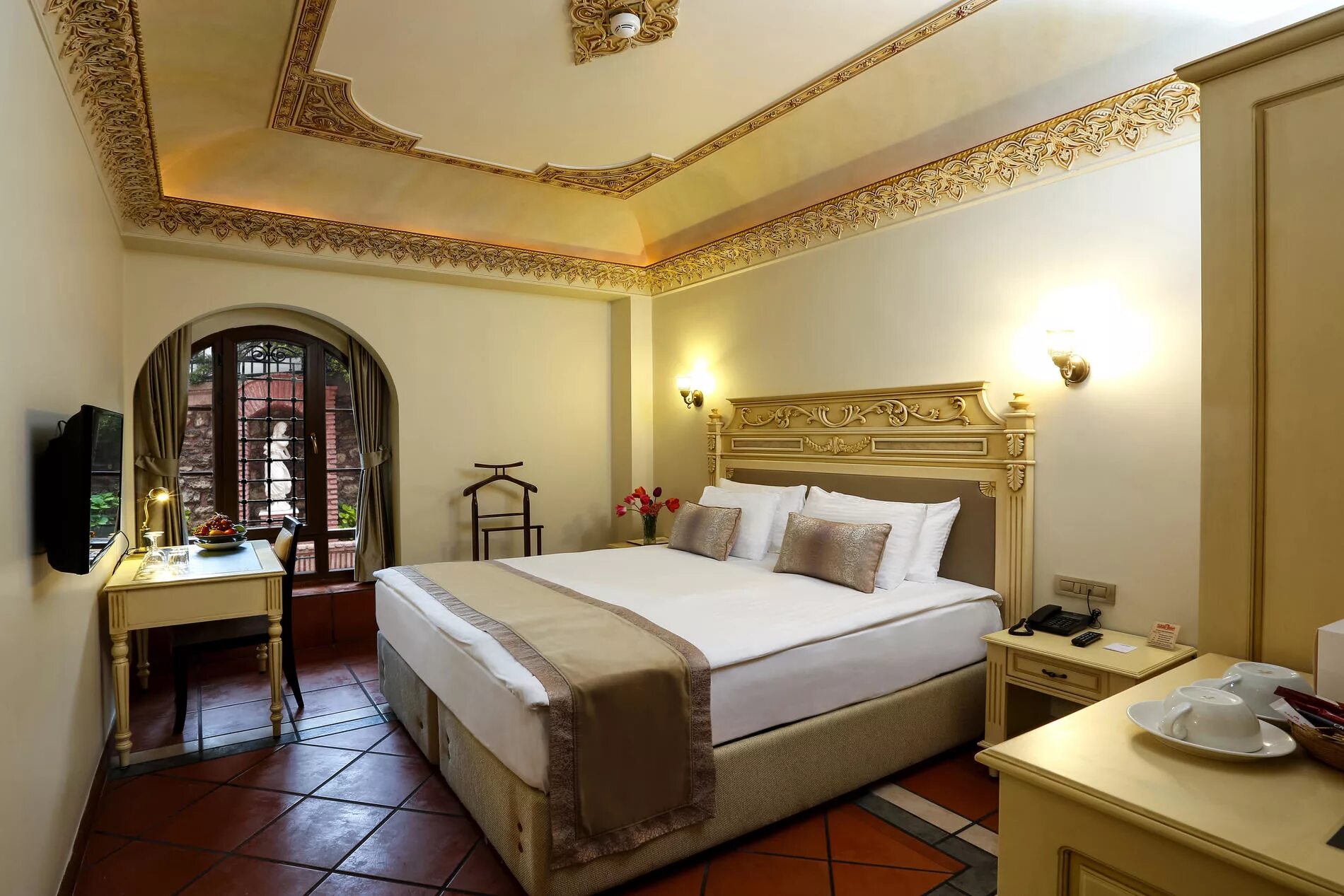 Aruna hotel sultanahmet 4* (султанахмет). Eresin hotel sultanahmet 5*. Султанахмет отель. Отель ajwa аджва в стамбуле. Лаусос отель султанахмет.