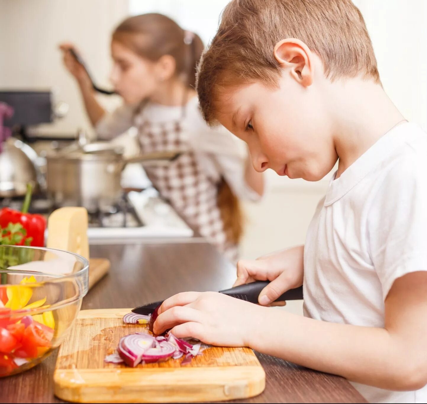 Lets child. Children in the Kitchen. Ребенок питание креатив. Kids in the Kitchen eating. Healthy Lifestyle for Kids.