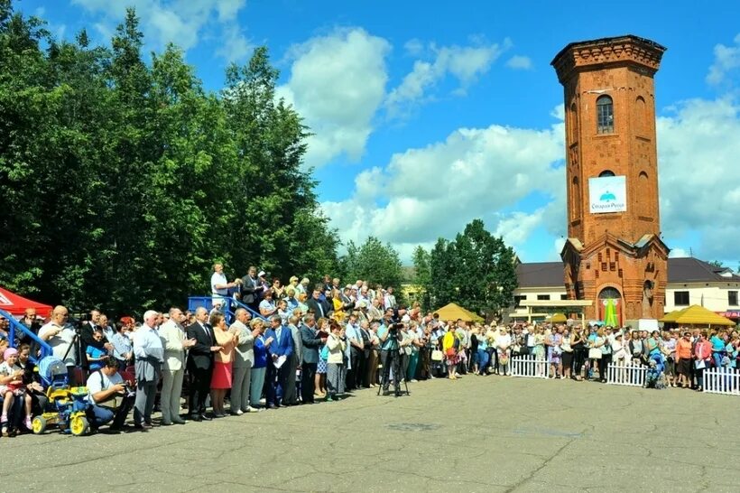 Соборная площадь старая русса. Старая русса площадь города. Город старая русса новгородская область. Водонапорная башня город старая русса. Старая русса центральная площадь.