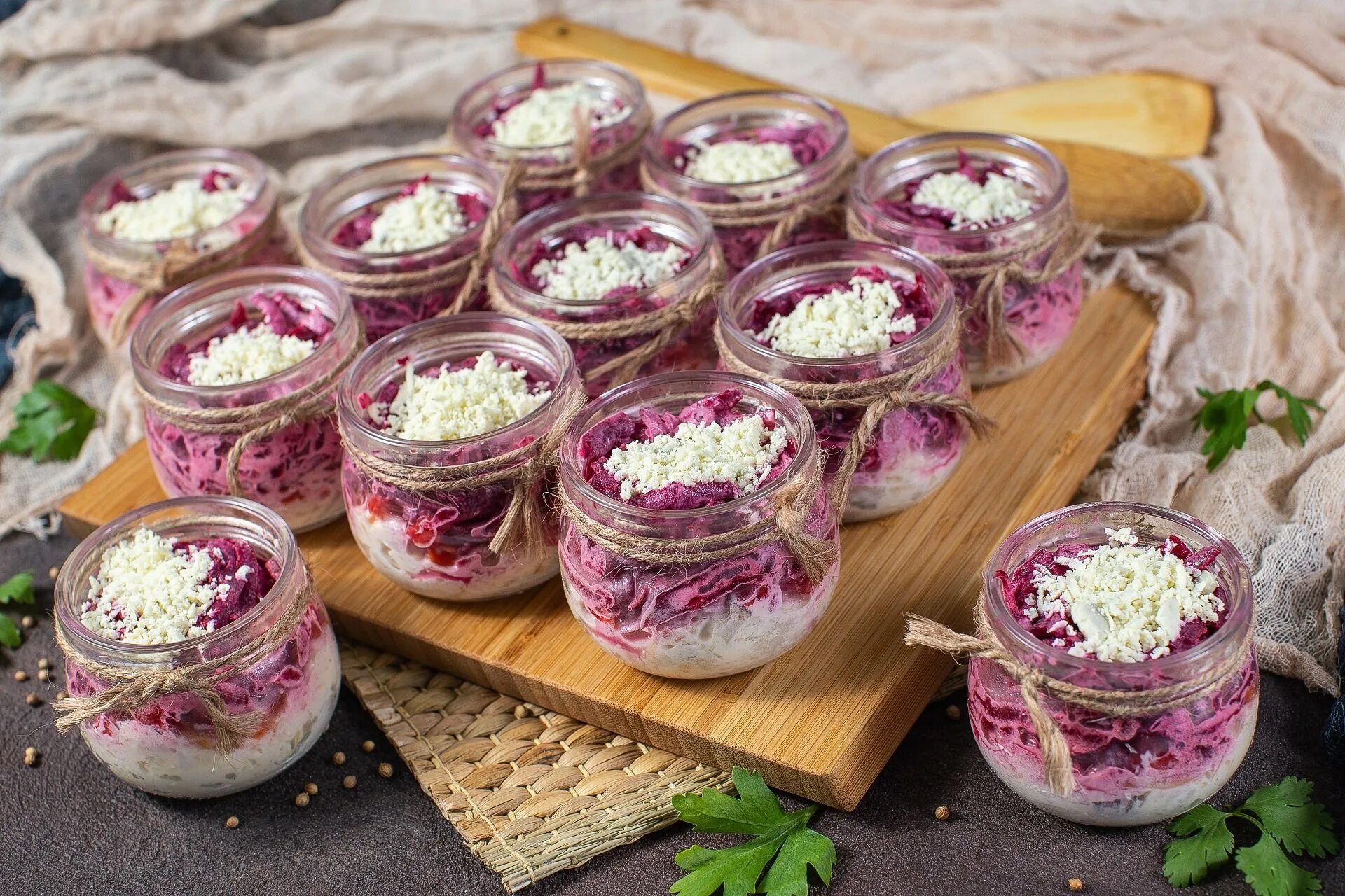 селёдка под шубой ресторанная подача. оригинальная подача селедки под шубой. селёдка под шубой ресторанная подача. сельдь подшуба. селедка для салата селедка под шубой.