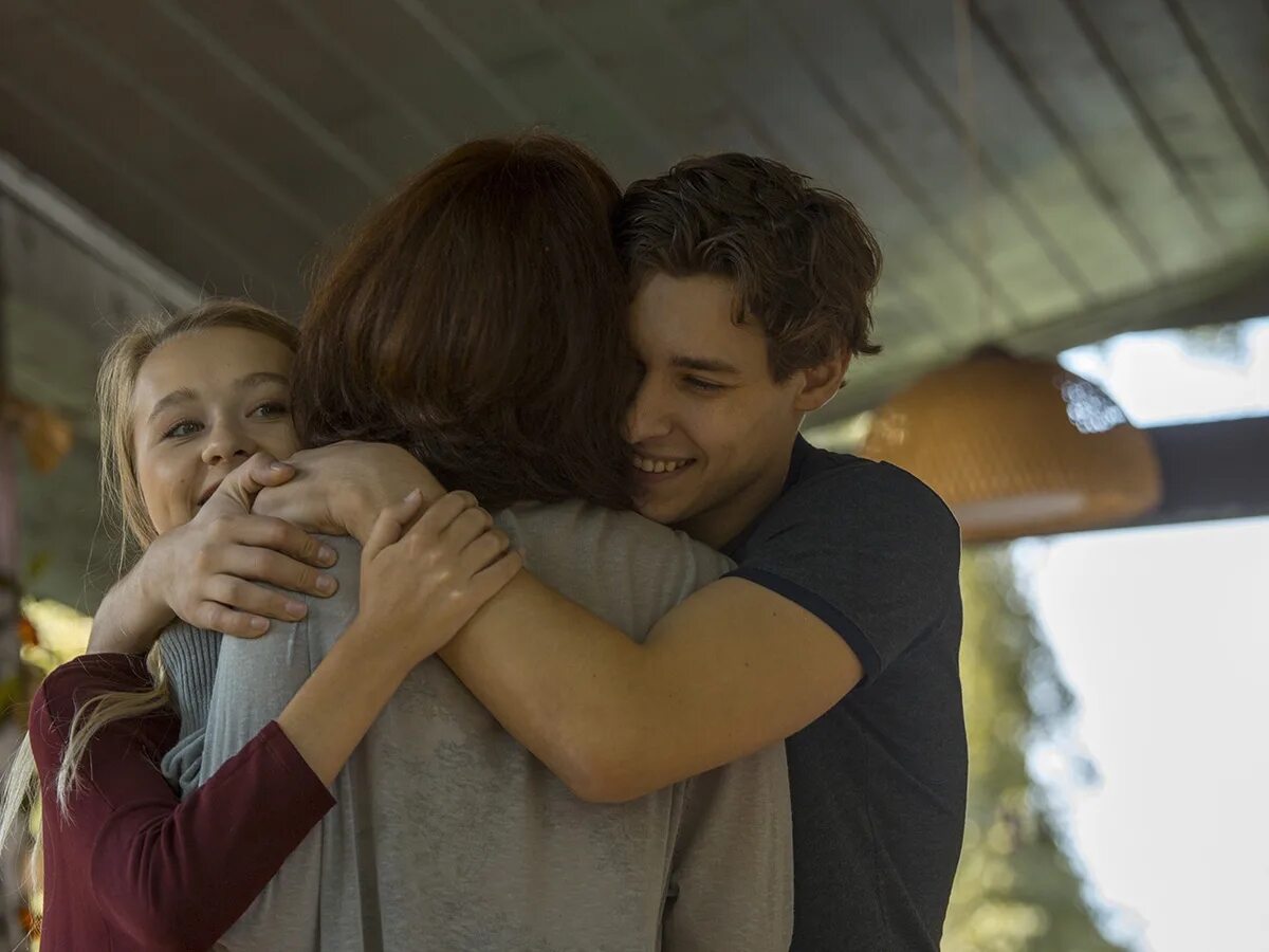 Родные руки мелодрама. Сериал родные 2021. Сериал родные 2020. Фото хф родные руки анна большова. Родные люди сериал 2019.