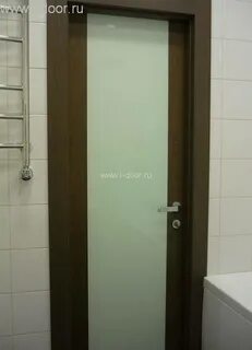 Двери в ванной комнате стекло
