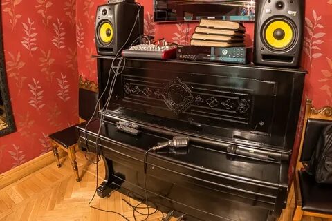 Караоке бар невские мелодии д жуковка 57
