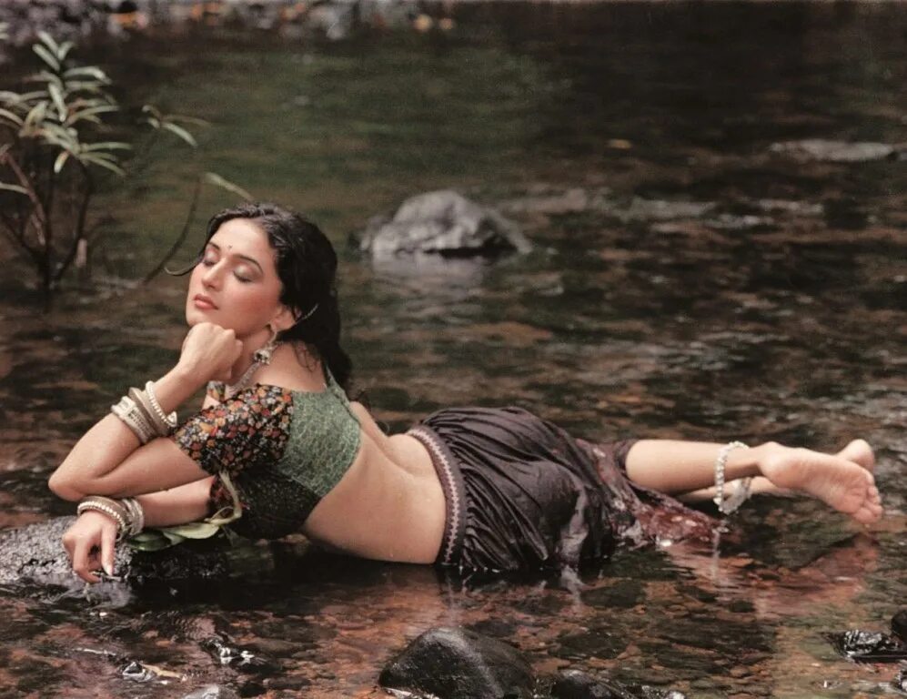 Мадхури Дикшит индийская актриса. Мадхури Дикшит актрисы Индии. Мадхури Дикшит фигура. Мадхури Дикшит + 18. Красивая инди