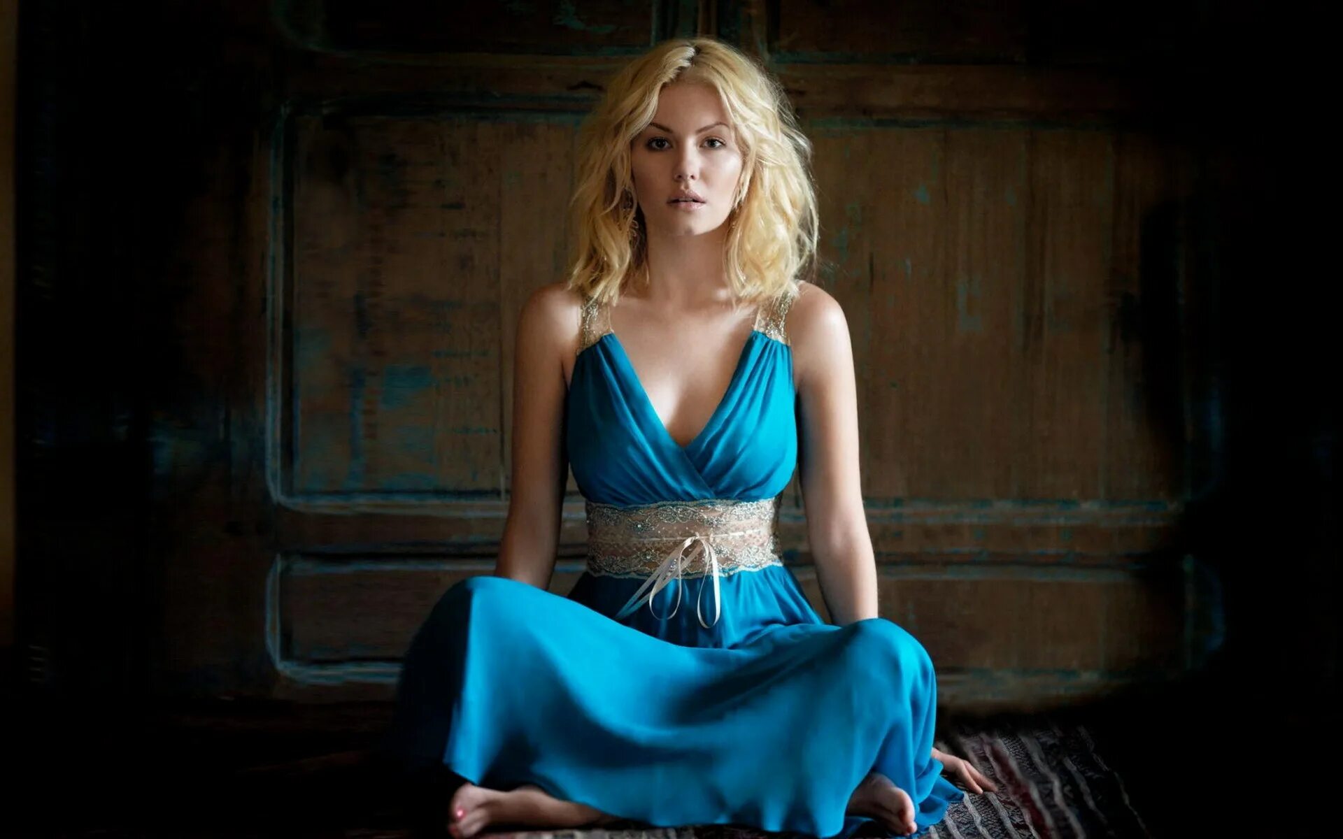 Элиша катберт фото. Супермодель миранда керр. Алисса милано в платье. Девушки на рабочий стол. Мэнди мур фото.