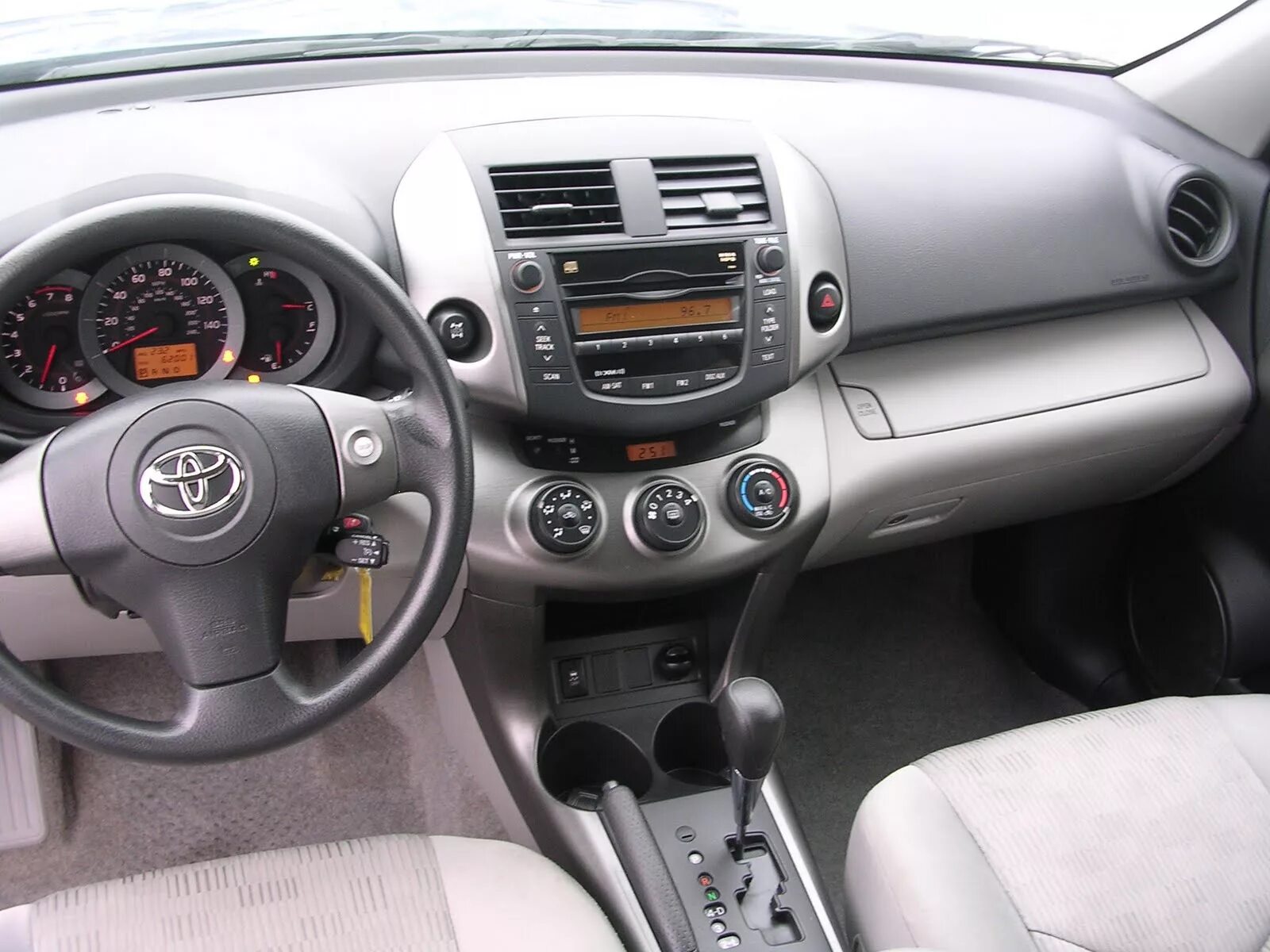 Toyota rav4 2007. Рав 4 2007. Тойота рав 4 2007 года. Тойота рав 4 2007 2.4.