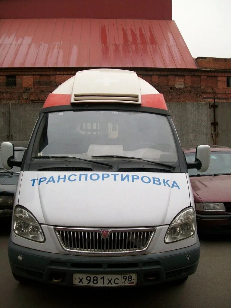 Медицинская машина для перевозки лежачих больных. Транспортировка лежачих больных в спб. Транспортировка лежачих. Автомобиль для перевозки лежачих больных. Медицинское такси.