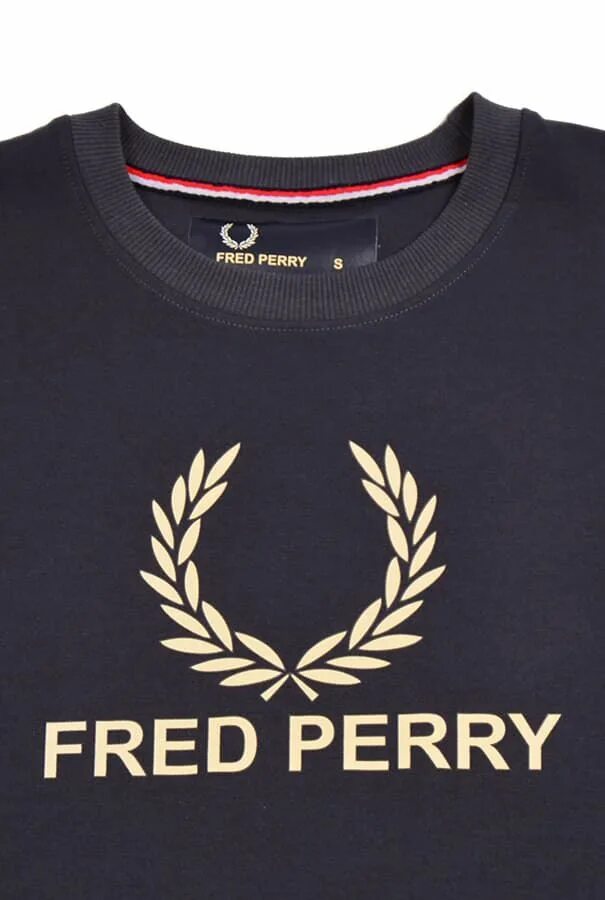 Венок одежда. Девушка в венке из цветов. Венок из лаванды. Венок из ягод на голову. Fred perry логотип оригинал.