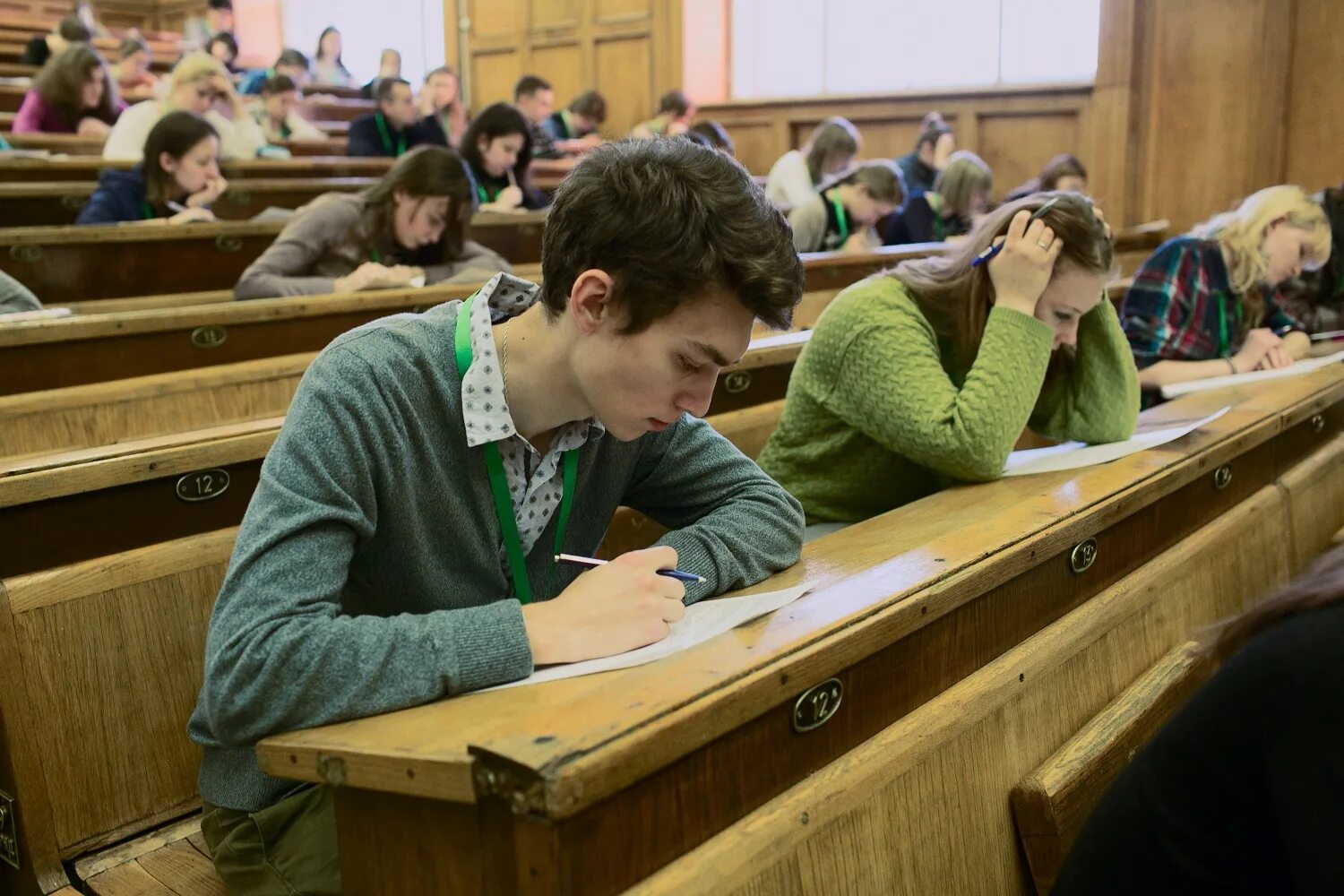 Егэ подготовка ломоносова. Биофак МГУ. Биолого-почвенный Факультет МГУ. Химфак МГУ студенты. Кафедра биологии МГУ.