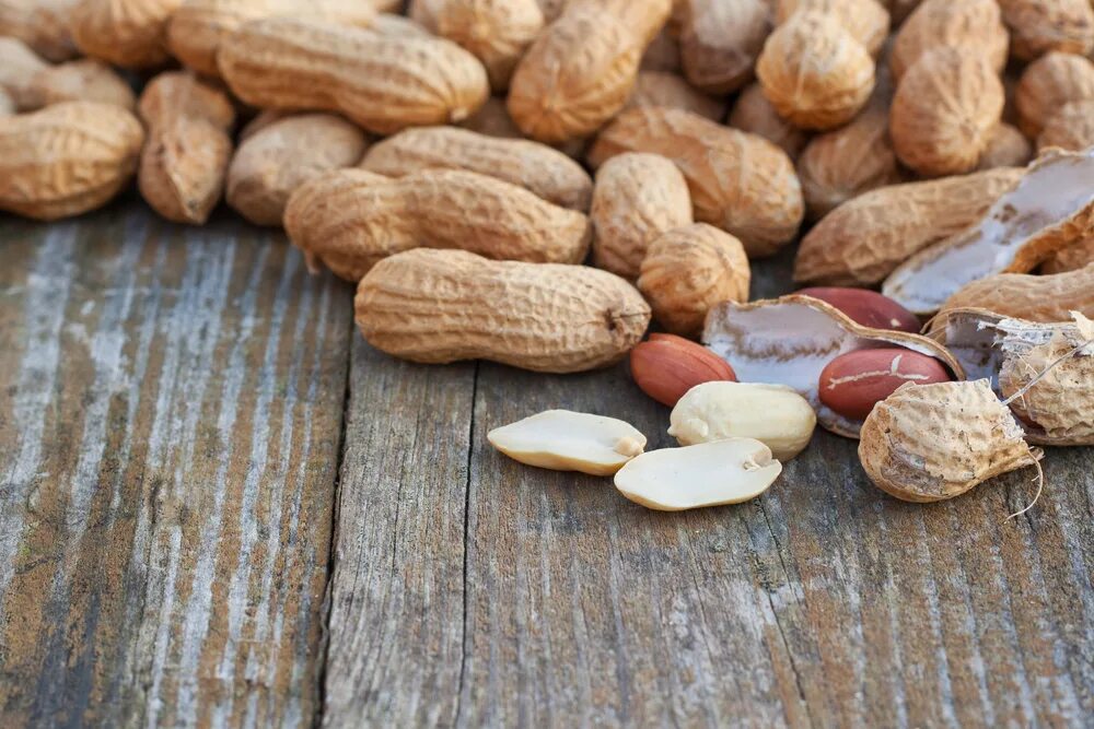 Арахис peanuts. Земляной орех арахис. арахис это бобовые. арахис сырой.