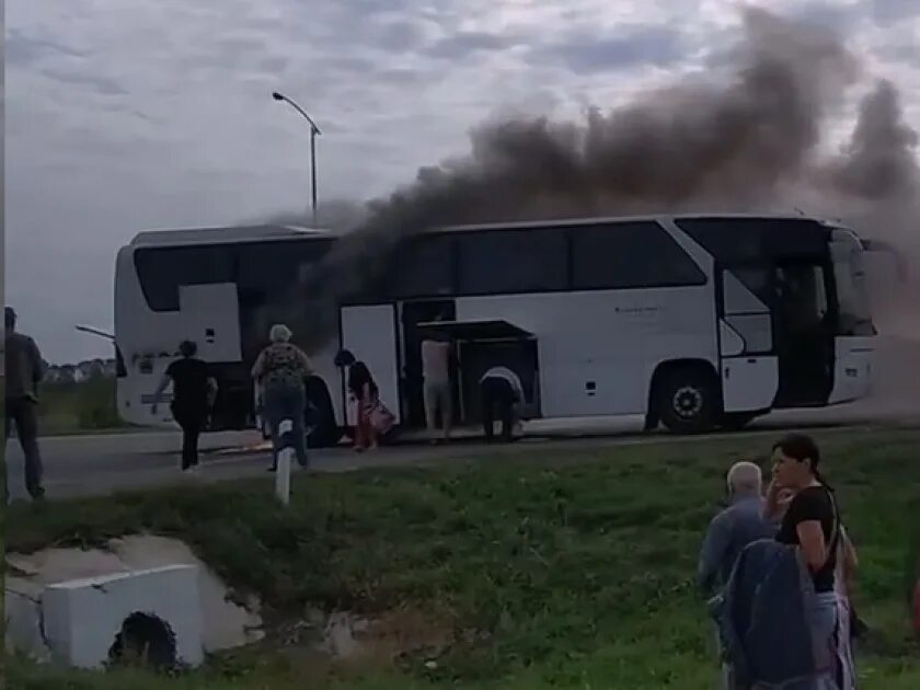 Авария экскурсионного автобуса. Авария в Великомихайловке. ДТП В Великомихайловке. Автобусная экскурсия школьника авария.