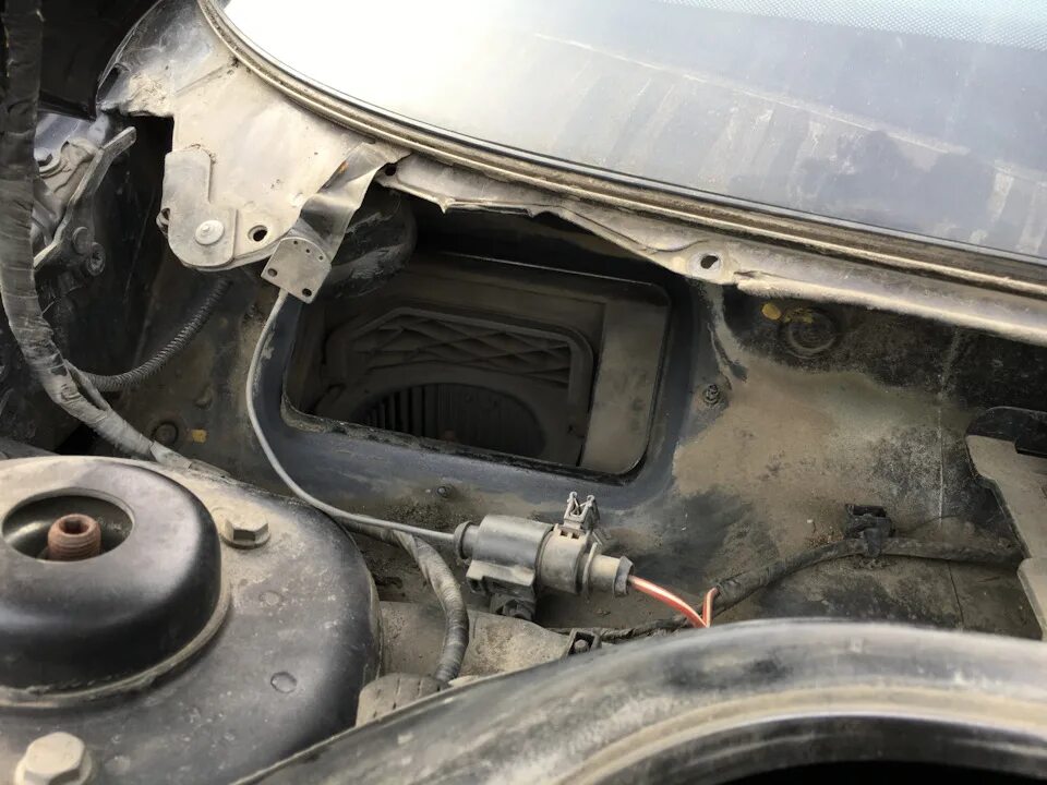 Как снять жабо шкода октавия Замена салонного фильтра Skoda Octavia A4 Mk1, 1,6 л, 2005 года своими руками