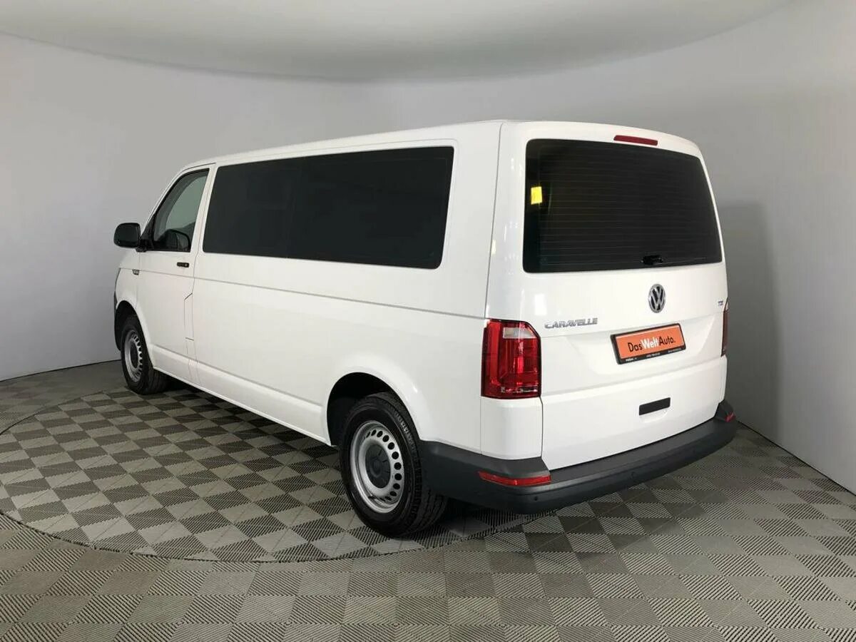 Каравелла 2012 года. Volkswagen Caravelle long t5. VW t5 Caravelle long. Фольксваген Каравелла Лонг 2012. Фольксваген Каравелла Лонг белый.