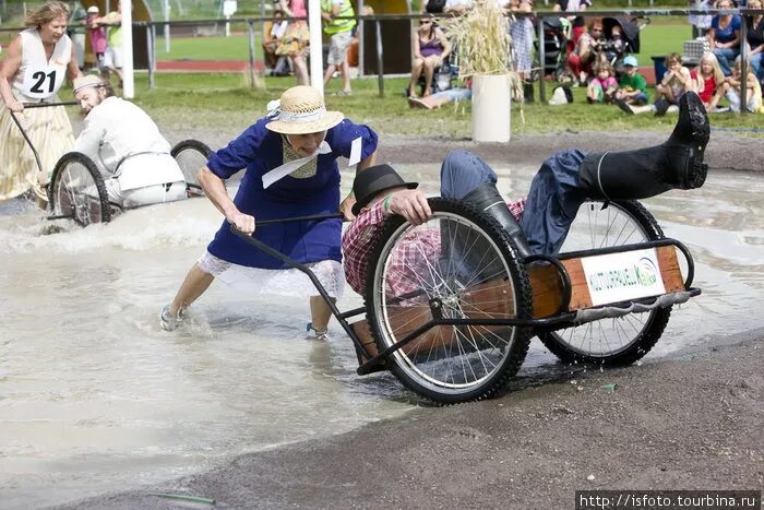 Женщина перебрала youtube. Смешные люди на скамейке. Алкашам везет. Восстановление почек после алкоголя. Печь для емели.