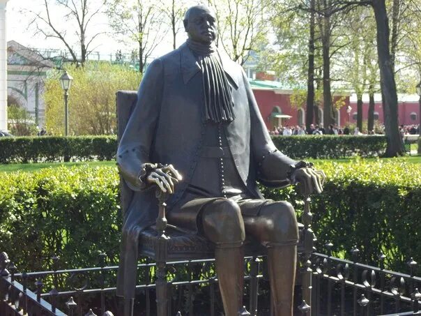Самый неоднозначный памятник императору. Скульптура Петра I в Петропавловской кр