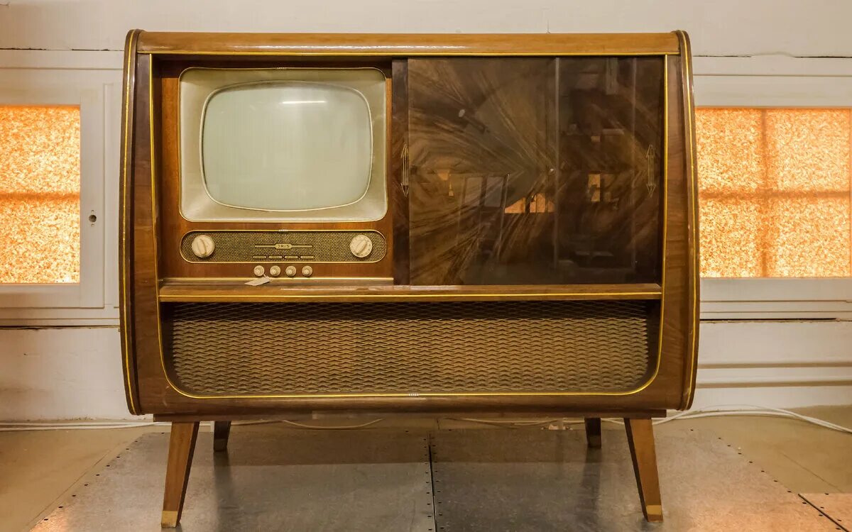 Когда был первый телевизор. Телерадиола Жигули-59. Телевизионный приемник КВН-49. Телерадиола Беларусь-110. Первый телевизор RCA 1936.