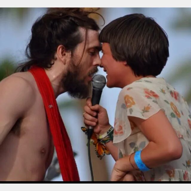 Home edward sharpe and the magnetic zeros. Edward sharpe and jade. jade castrinos. alex ebert and jade castrinos. эдвард шарп алекс эберт.