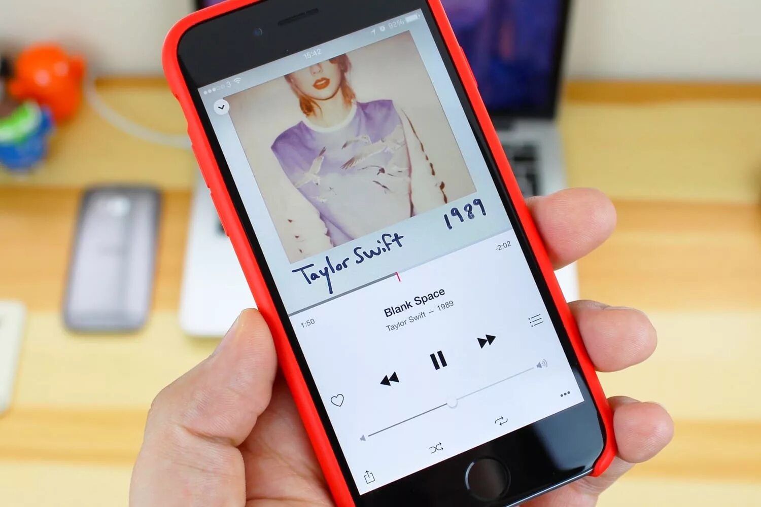 Экран прослушивания музыки. Эппл для прослушивания музыки устройство. Прослушка Apple. Apple управление. Apple Ripper.