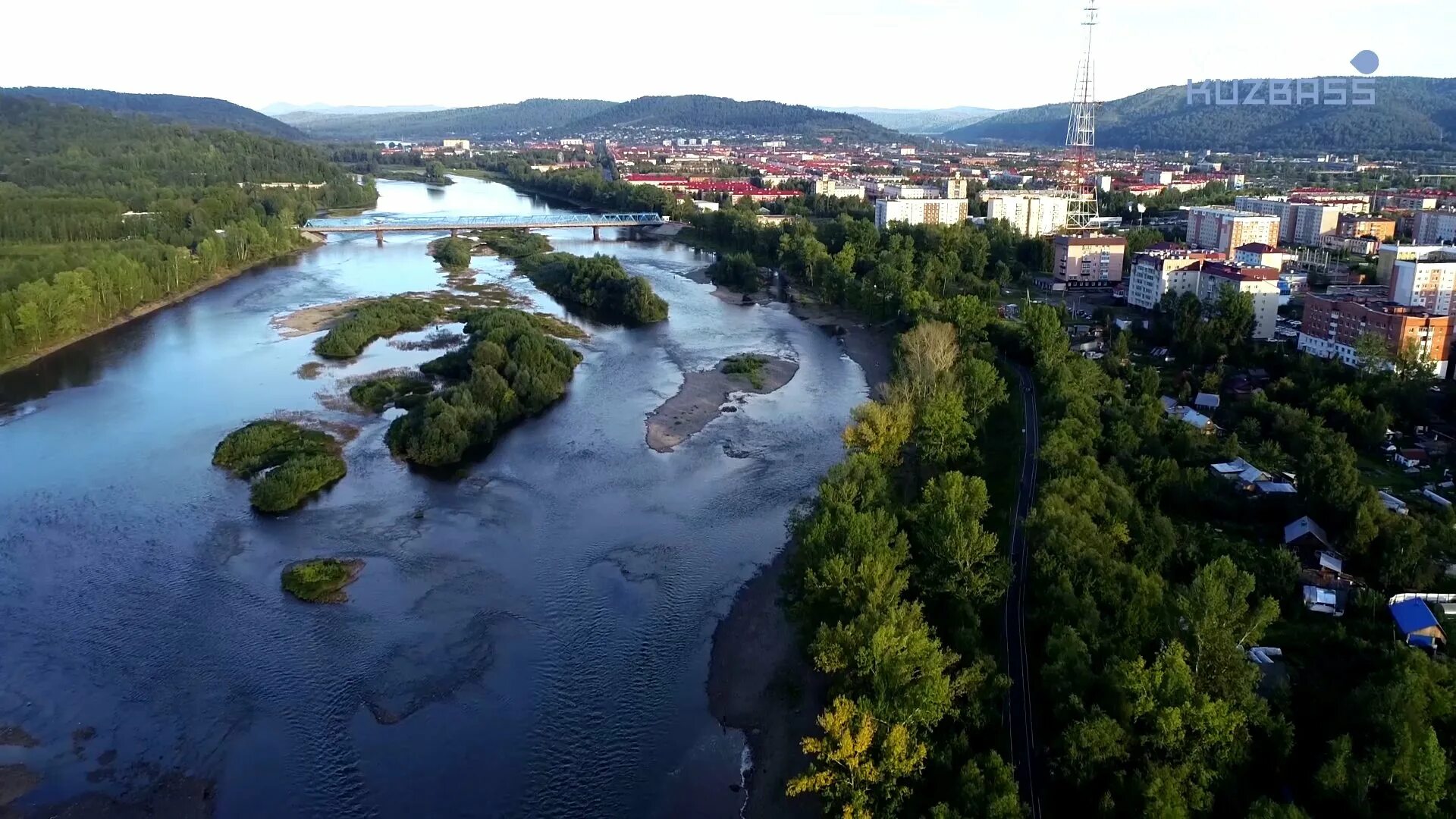 Кузбасс фото. Река Кузбасс Междуреченск. Междуреченск Кемеровская область. Междуреченск Кузбасс Кемеровская область. Горы Междуреченска Кемеровской области.