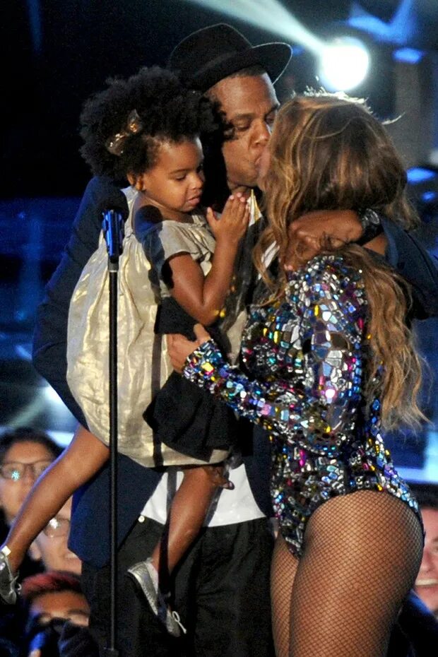 Джей зи в шубе. Пи диди бейонсе. Пи диди бейонсе. Бейонсе и джей зи. Пи диди бейонсе.