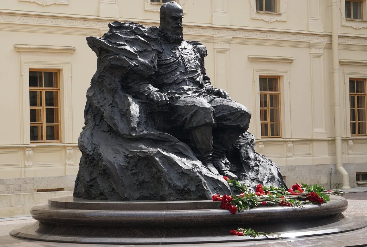 Памятник александру 3 в петербурге. Памятник александру 3 в гатчине. путин открыл памятник александру 3 в гатчине. новый памятник александру 3 в гатчине. паоло трубецкой памятник александру 3.