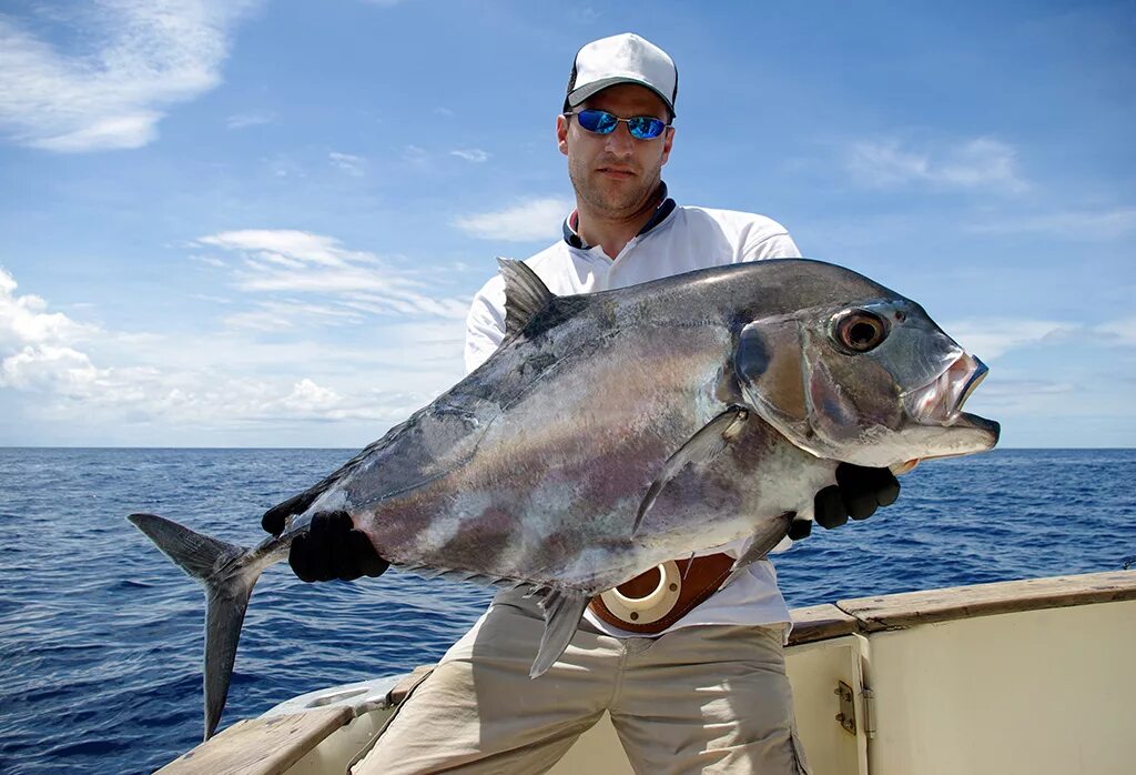 Рыбалка в испании. Биг фиш рыбинск. Real big fishing. Морской окунь барамунди. Рыбалка на форель.