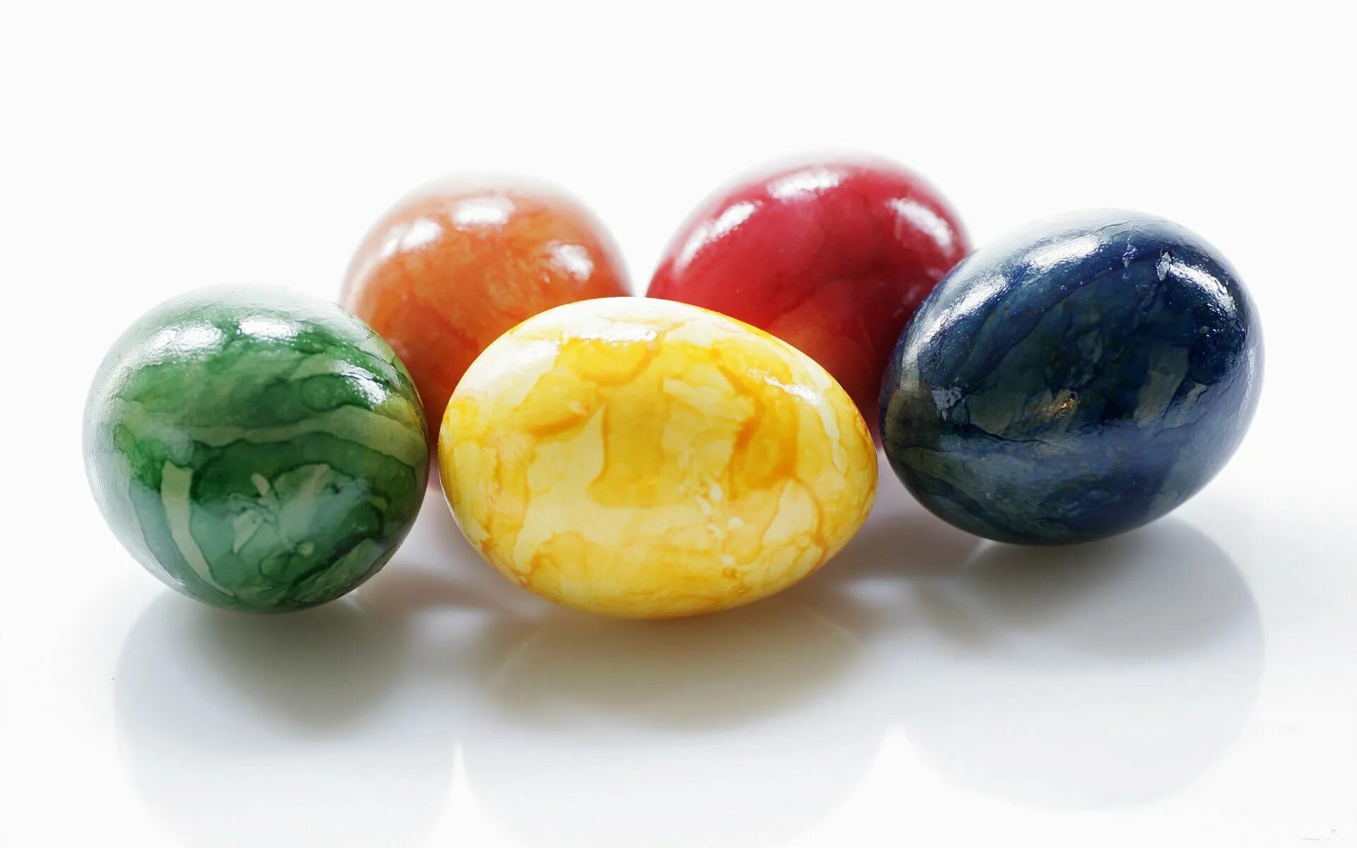 Разноцветные яйца на пасху. Крашенки мраморные. Яйца крашенки. Разноцветные яйца. Яйцо Пасха.