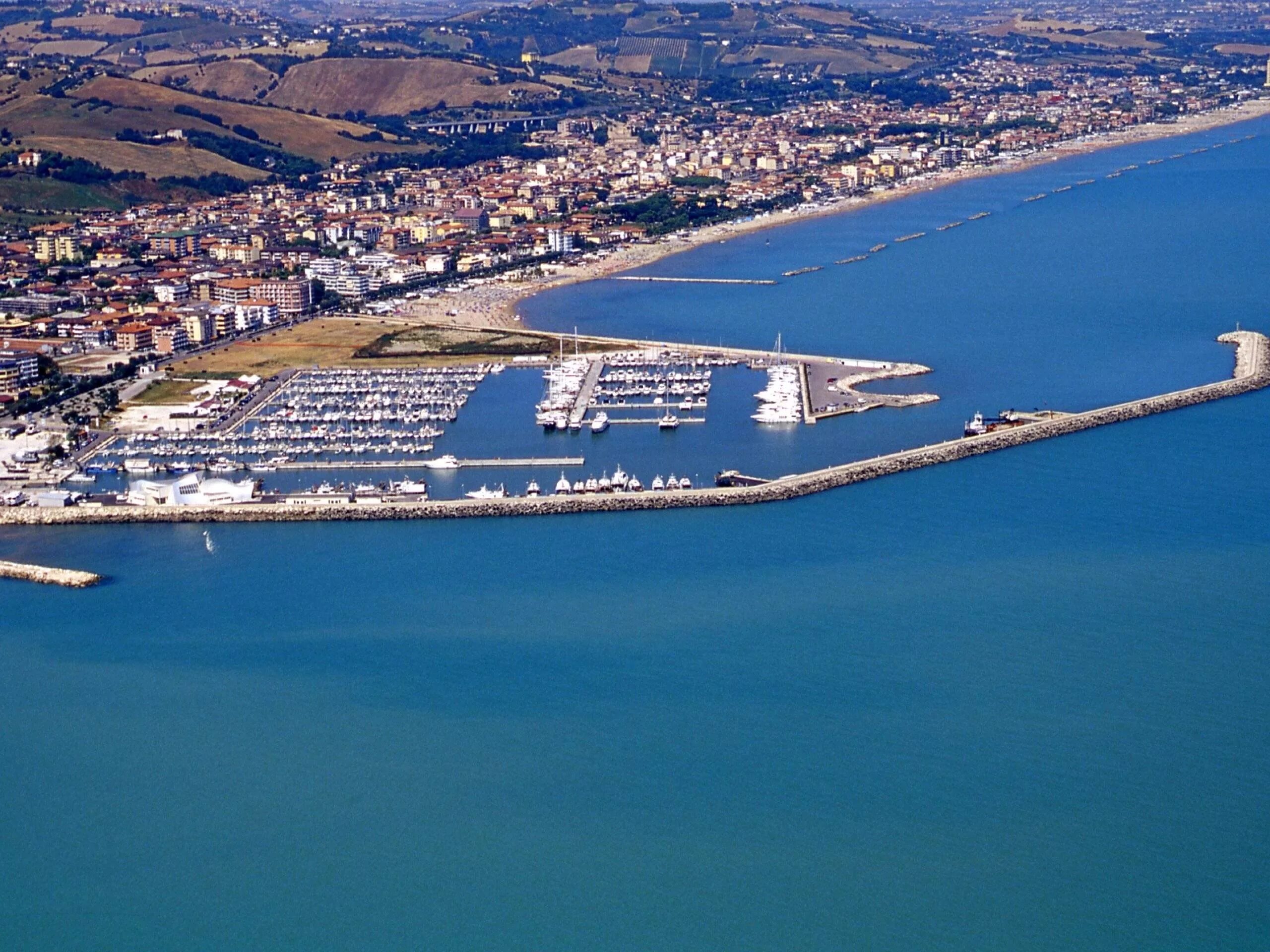 Италия порто сан джорджио описание. Канал сан порто. Порто-сан-джорджо. Порто сан джорджио. Г.