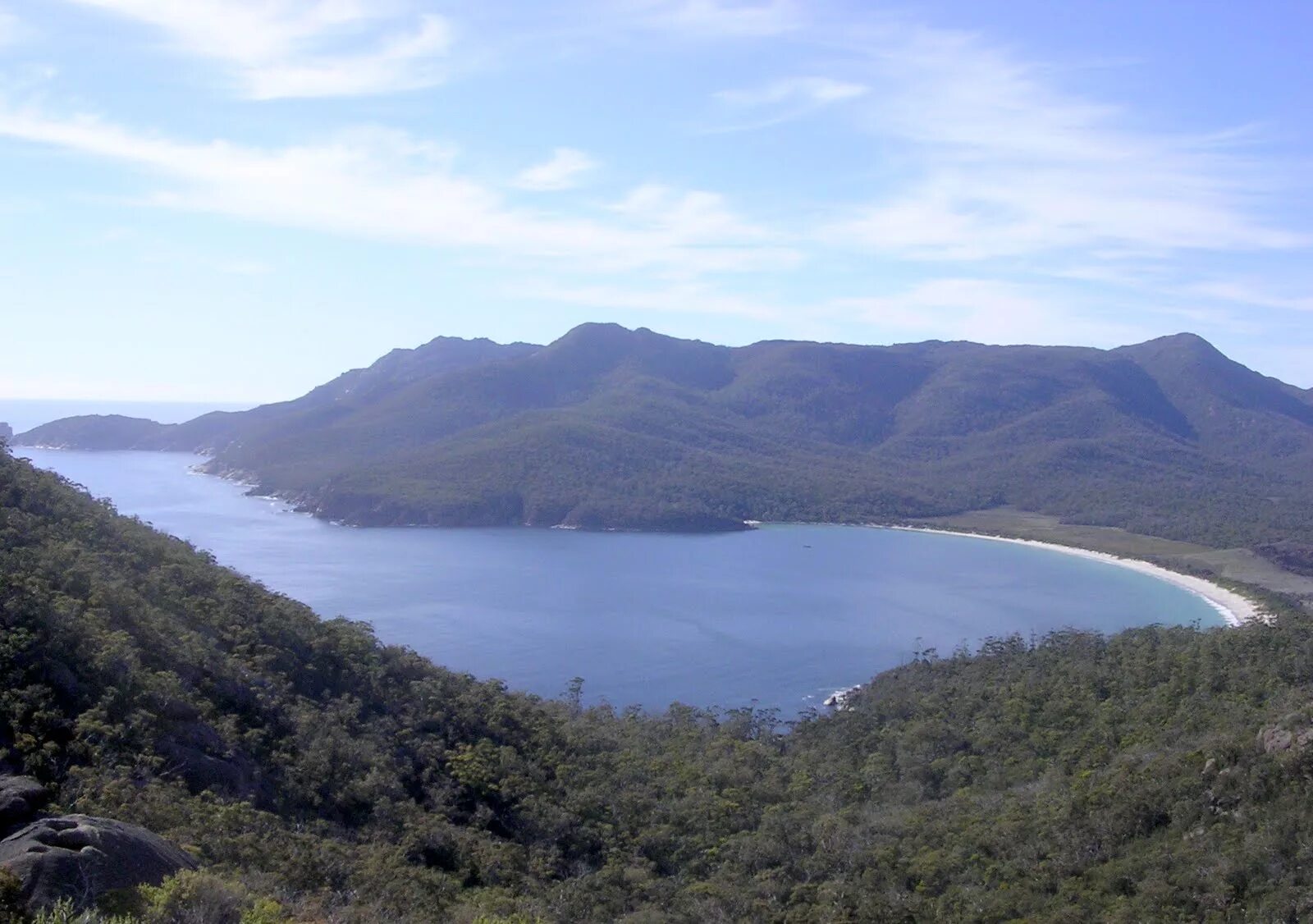 Крупный остров на северо востоке австралии. Остров Тасмания Австралия. Лурана Тасмания. Тасмания пляжи.
