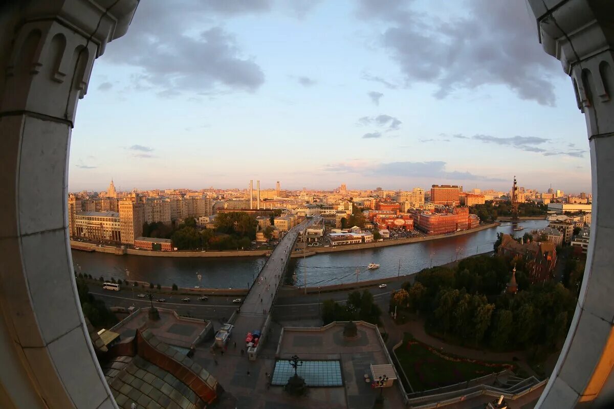 Дом воздуха москва. Атмосфера Москва. Москва с воздуха. Москва атмосфера города. Воздух Московский.