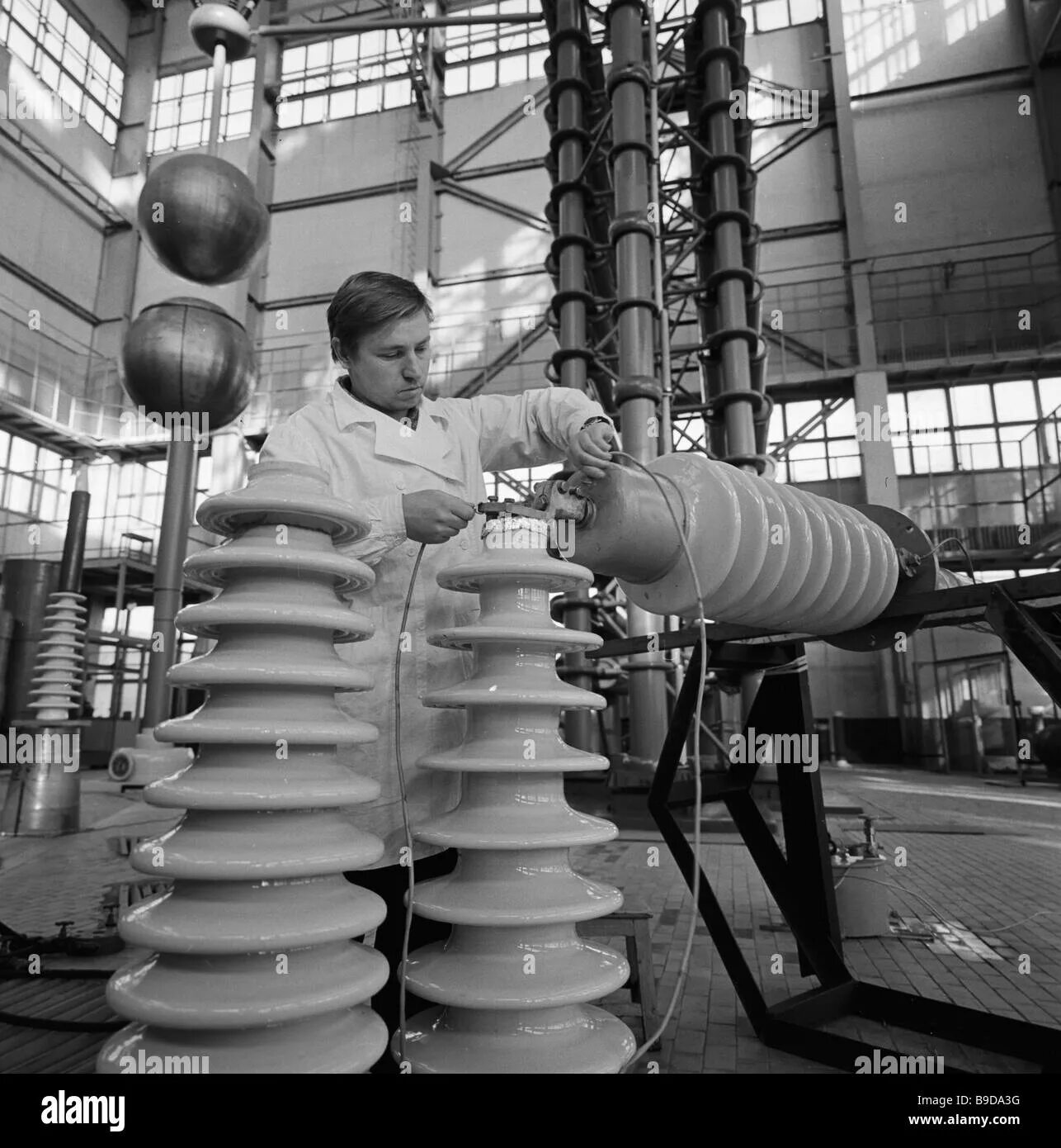 Испытание изоляторов. Испытания изолятора 110 кв. Подвесные изоляторы 110 кв. Опорно стержневой изолятор 110 кв. Испытание изоляторов.