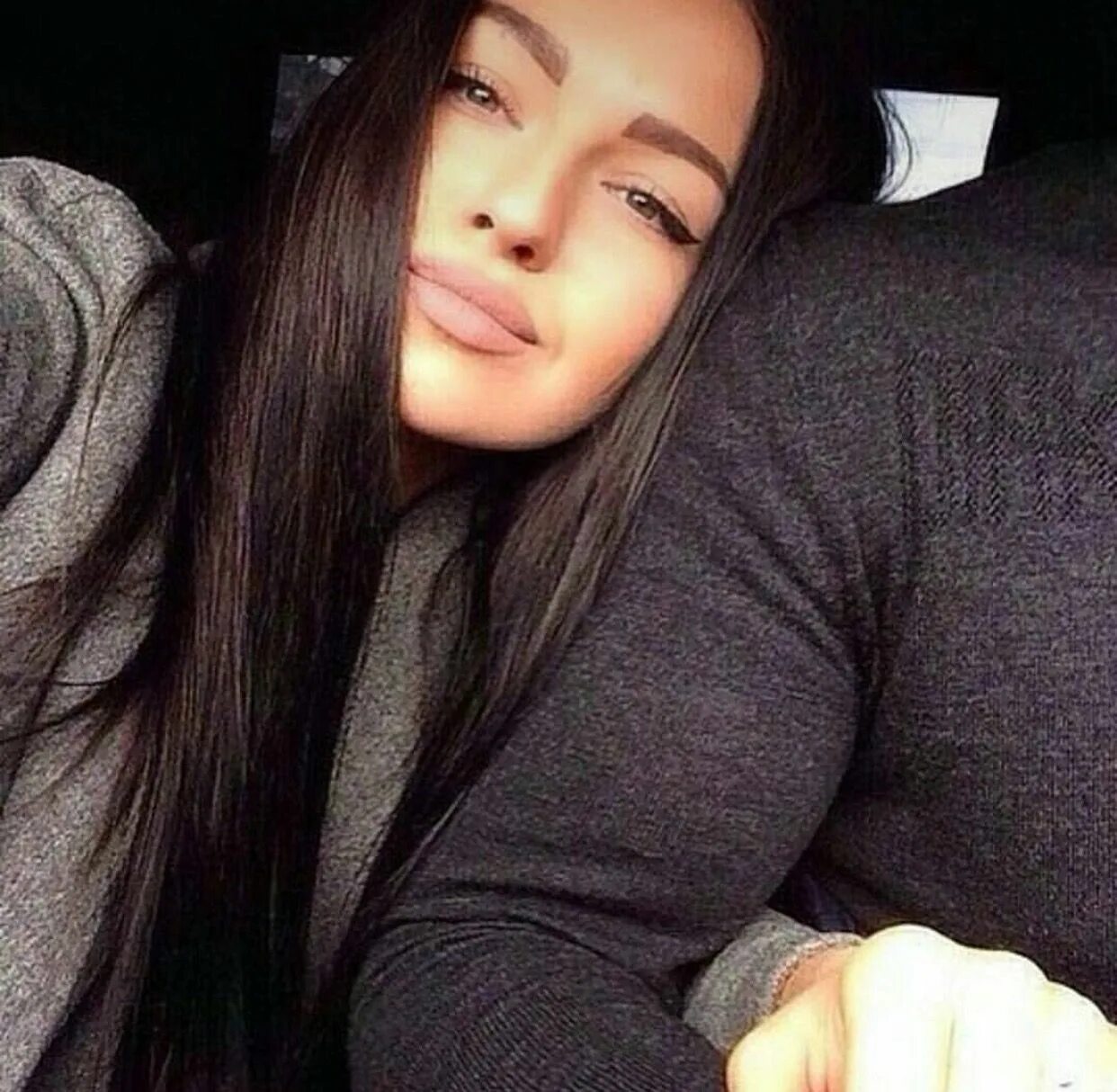 Ава девушка брюнетка домашнее. Ника смирнова. царинная анна олеговна сургут. девушка брюнетка. красивые кавказские девушки.