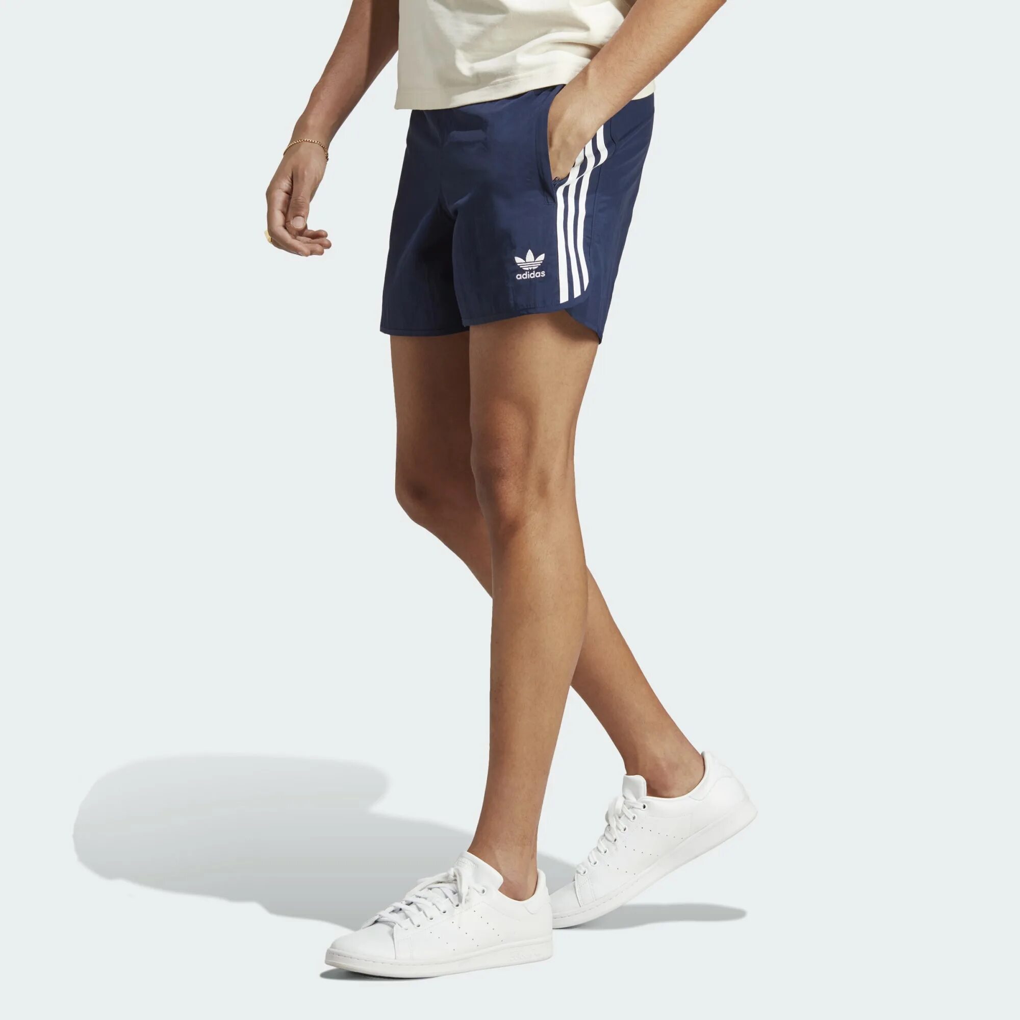Шорты adidas h09151. Шорты мужские adidas 3-stripes 9-inch. Шорты адидас мужские. Шорты адидас мужские. Шорты женские adidas run it short w.