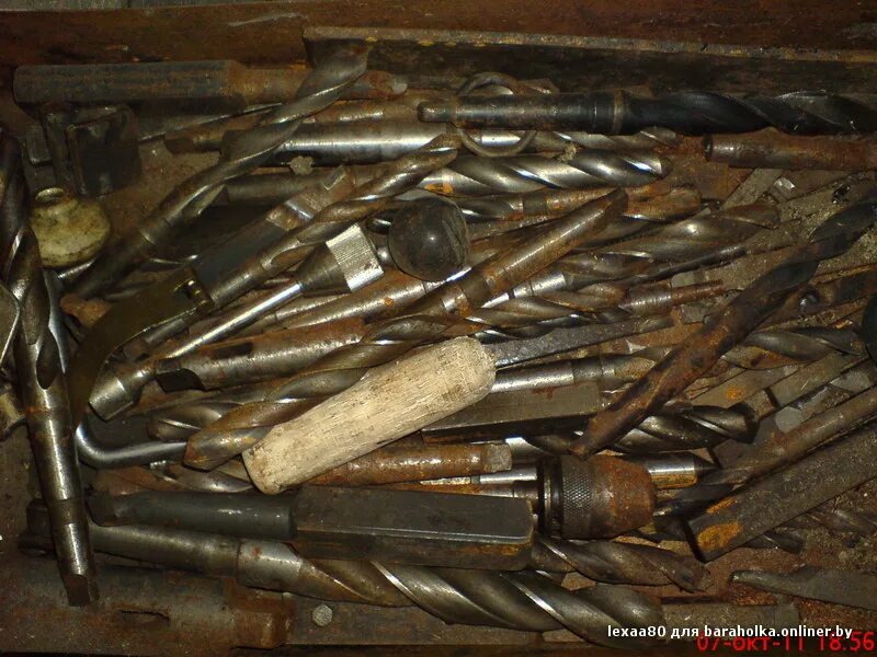 фрезы метчики плашки развертки сверла. резец фрезы delta p400l. метчик ручной м27,0*3,0 осн. M10 1. метчики сверла плашки резцы.