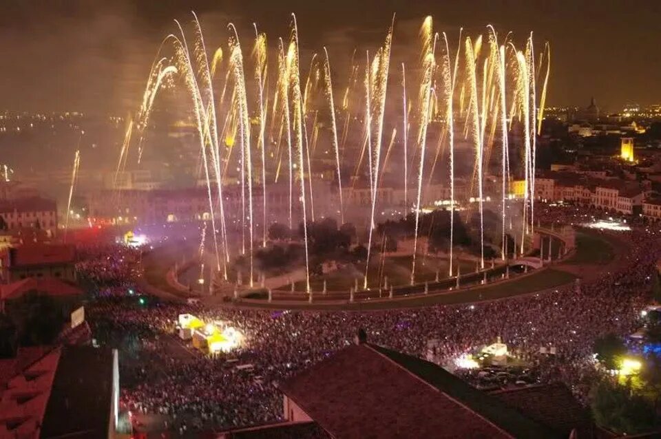 Ferragosto в италии. Феррагосто в италии. праздник феррагосто. feriae augusti празднование. ferragosto в италии картинки.
