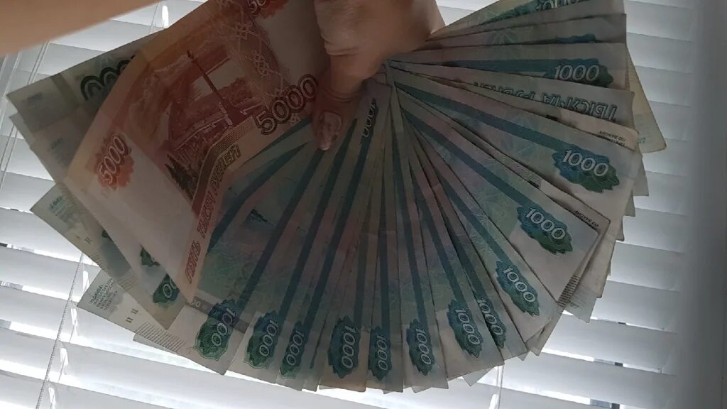 Сорок тысяч. 40 тысяч рублей. деньги 40 тысяч. 40 тыс рублей. 40 тыс в руке.