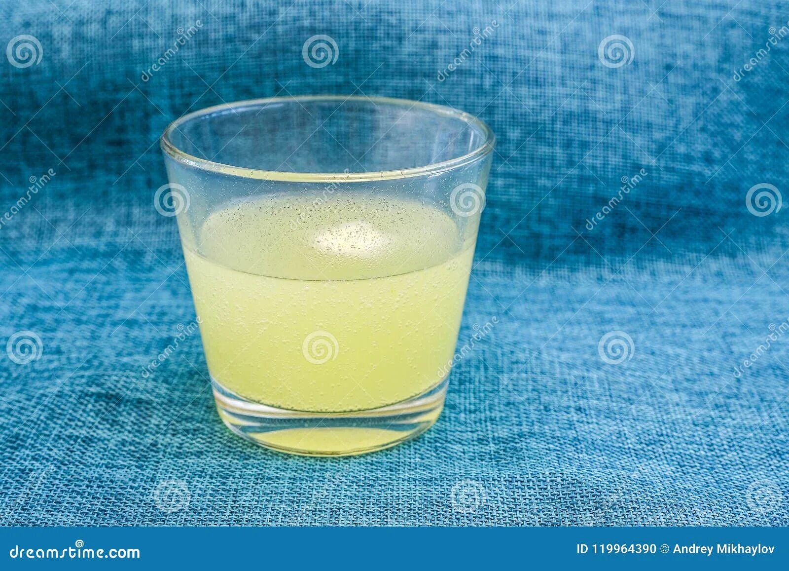 Кислоты растворяющие жир. Растворение кислоты в воде. аспирин в воде растворяется фото. витамин а в гранулах растворяется в воде фото.