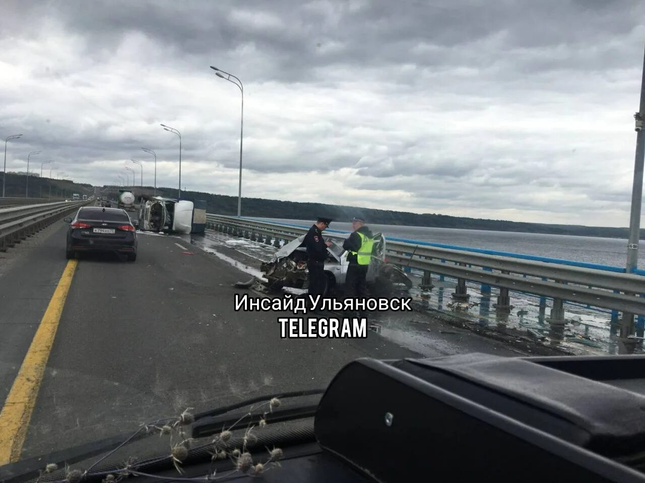 07. 0523. Авария возле моста на теплоприборе рязань. Аварии на октябрьском мосту юлия борисенко. Авария на чернавском мосту воронеж вчера.