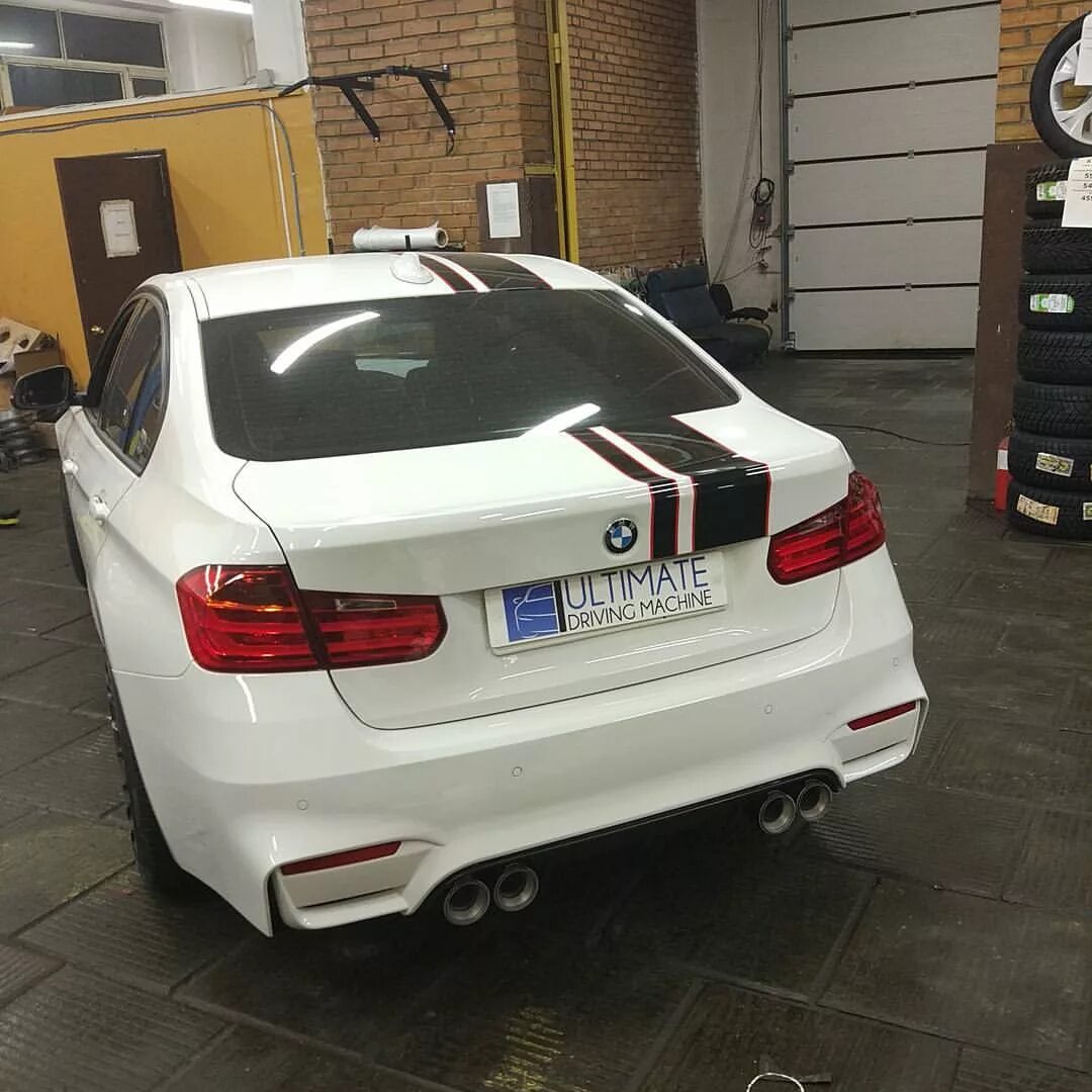 Бмв 3 ф30. Бмв 3 ф30. Обвес bmw f30. Обвес м перфоманс f30. Bmw f30 m пакет.