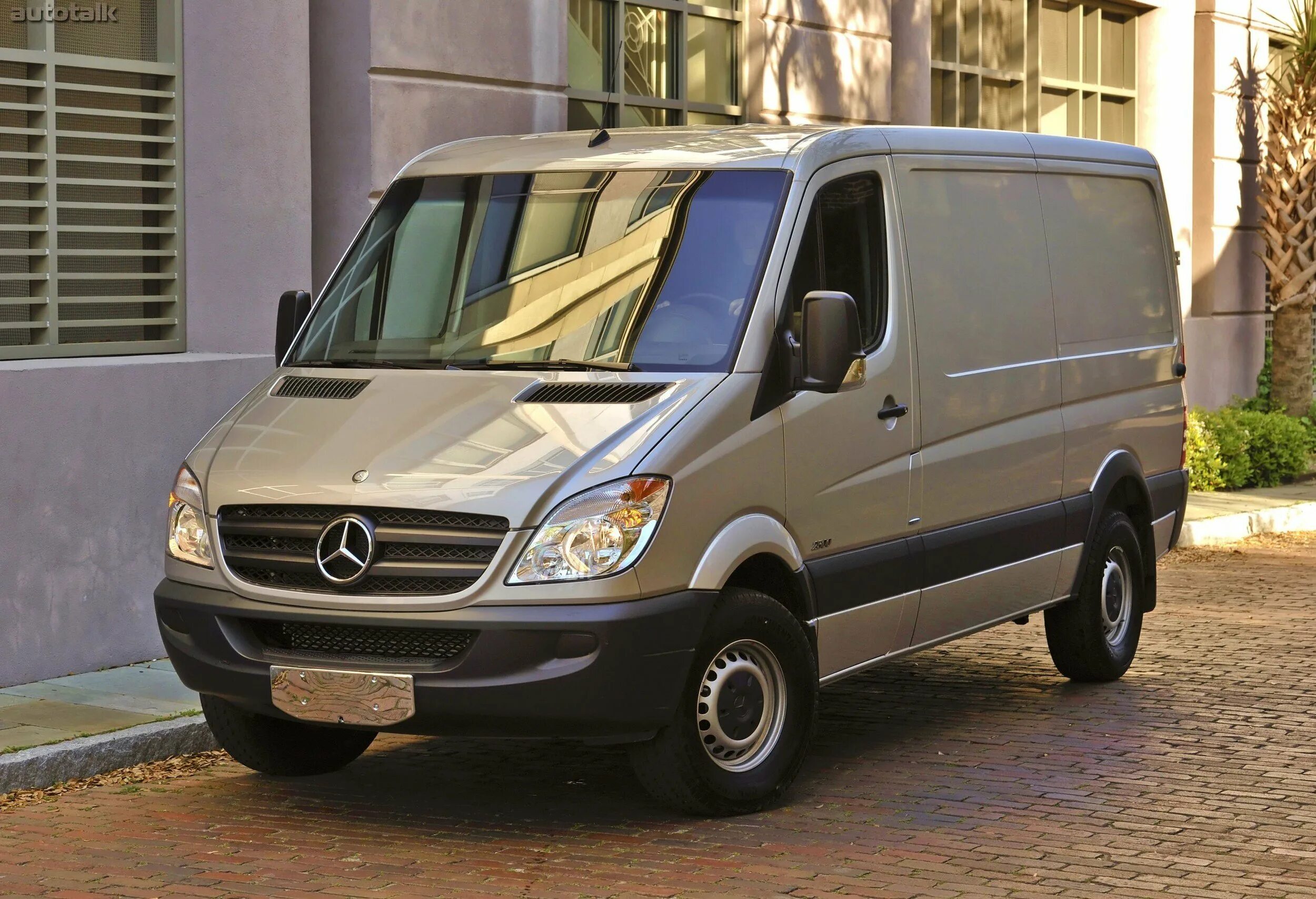 Мерседес спринтер модели. Mercedes-Benz Sprinter 906. Мерседес Спринтер w906. Mercedes Sprinter 906. Мерседес Спринтер 906 Грузопассажирский.